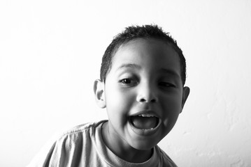 Retrato Adorable Niño Latino - obrazy, fototapety, plakaty