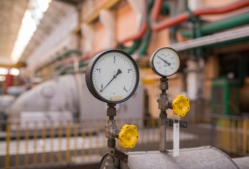 Manometers and valves