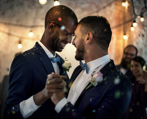 Smiling couple dancing on their wedding day - obrazy, fototapety, plakaty