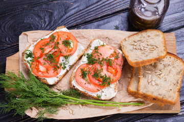 sandwich with tomatoes