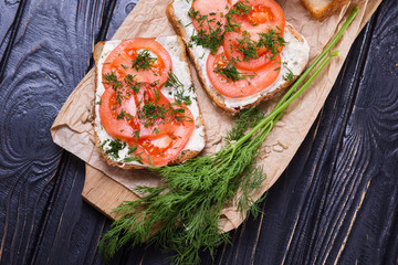 sandwich with tomatoes