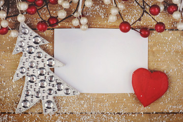 tarjeta de felicitación navideña, fondo adornos de navidad