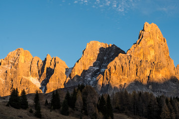 Panorami dolomitici al tramonto