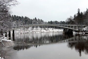Obraz premium Bridge over the river Ogre in Latvia, Ogre.