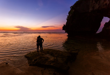Fototapeta premium Couple in Suluban beach - Bali Indonesia