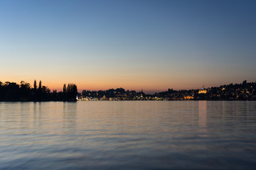 Fototapeta premium sunset over lake lucerne with water and red sky