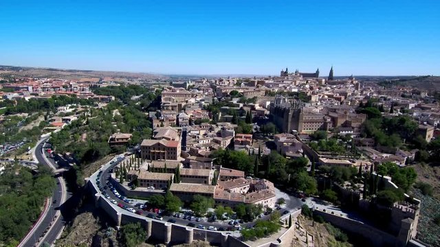 Toledo a vista de Drone. Video aereo de Toledo ( Castilla La Mancha, España)