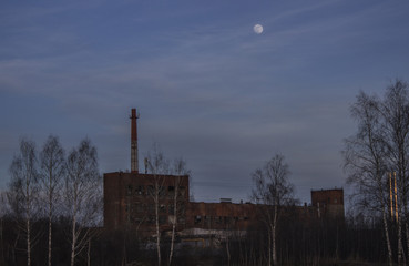 под луной