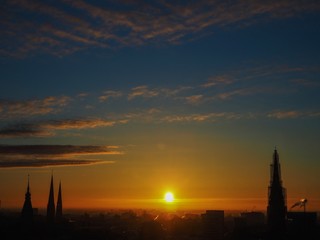 Fototapeta na wymiar Hamburg Skyline Sonnenaufgang