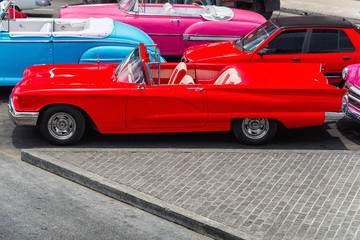Классические автомобили. Гавана, Куба - Старый Гавана центр города. Архитектурв.
