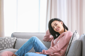 Obraz premium Attractive young woman in casual clothes at home