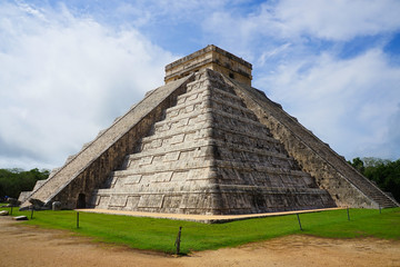 Fototapeta na wymiar Mayan Ruin - Chichen Itza Mexico