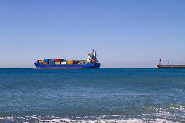 Mercantile e Molo in Mare
