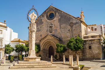 Fototapeta na wymiar Square Plaza de la Asunción and Church of San Dionisio (Iglesia de San Dionisio) in Jerez