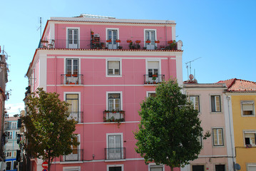 Obraz premium Coloured house at the Campo de Santa Clara, Lisbon, Portugal