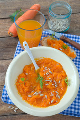 Karotten- Aufstrich mit Sonnenblumen- Kernen