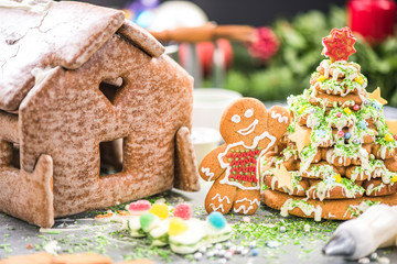 Making gingerbread house and sweet Christmas tree