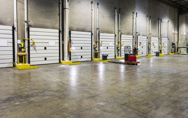 Warehouse shipping and receiving dock