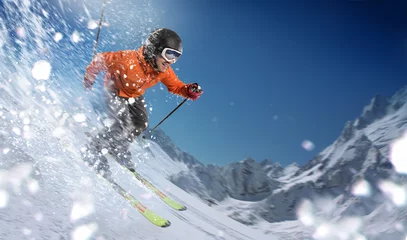 Abwaschbare Fototapete Wintersport Wintersport. Skifahrer in den Bergen.