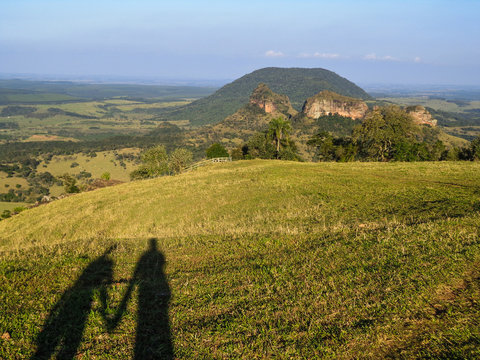 Shadow of a couple holding hands, contemplating the Three Rock Lookout (Mirante das Tr&ecirc;s Pedras), Botucatu