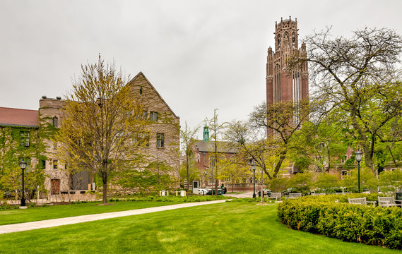 Square of Chicago University campus with view of Saieh Hall for Economics tower, Illinois, USA
