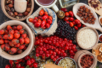 Medicinal plants and herbs composition: Dog rose, bunch branch Rosehips, types Rosa canina hips, essential oil. bunch, dried flowers of linden and chamomile elderberries and goji berries. 