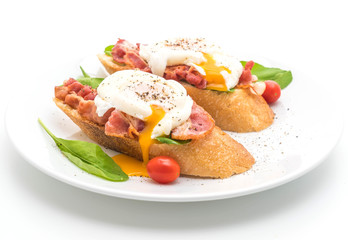 egg benedict on white background