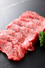 牛肉　かた　焼肉用