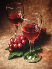 Red wine with fresh grapes