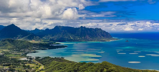 Fotobehang Aerial view of Oahu coastline and mountains in Honolulu Hawaii © SvetlanaSF