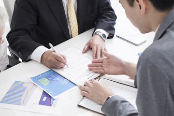 The sales representative urges the signature to sign