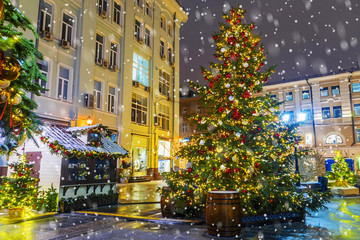 Fototapeta na wymiar Christmas in Moscow. Festively decorated for the New Year streets of the old Moscow