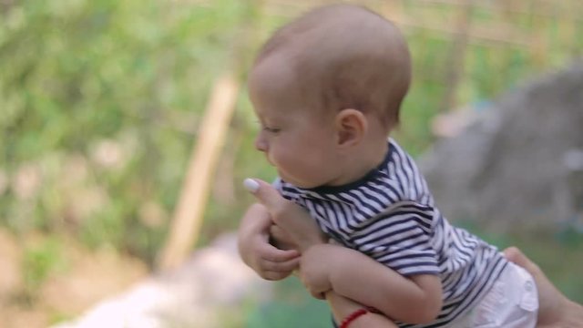 Baby on the mother hends