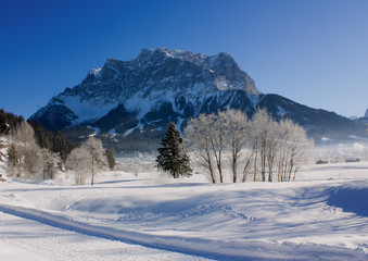 Fototapeta na wymiar Zugspitze Ansicht von Österreich