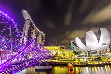 Nachtmening van de stadshorizon van Singapore in Singapore
