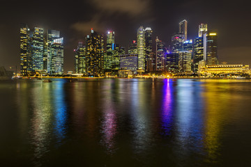 Fototapeta na wymiar Night view of Singapore city skyline in Singapore
