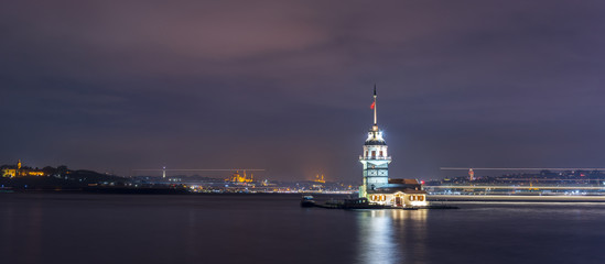 Fototapeta premium Maiden's Tower in istanbul, Turkey (KIZ KULESI - USKUDAR)
