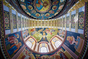 Fototapeta na wymiar ceiling with frescoes in the temple