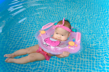 Littile girl swimming on the pool