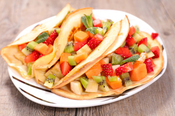 pancakes with fresh fruits