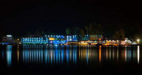 Fototapeta na wymiar Ukiel Lake Olsztyn, Poland, Plaża Miejska w Olsztynie nocą