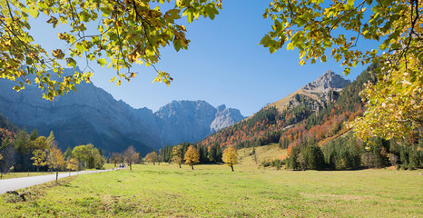 goldener Oktober am Ahornboden im Karwendel, Landschaftspanorama