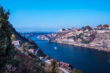 Porto Fluß mit Brücke