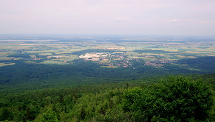 Fototapeta na wymiar Nizina Wrocławska widziana ze szczytu góry Ślęża - miejsca kultu pierwotnych Słowian