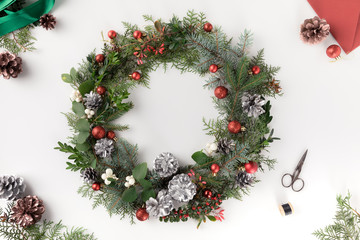 Fototapeta na wymiar christmas wreath and envelope
