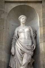 Fototapeta na wymiar Statue on City Hall; Bordeaux