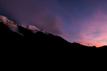 Chaine du Mont Blanc au crépuscule