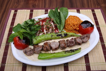 Et şiş kebap servis