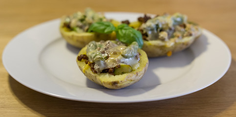 Vegetarische gefüllte Kartoffeln