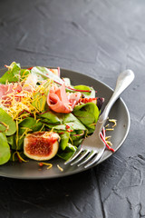 Salad with figs prosciutto and grated cheese